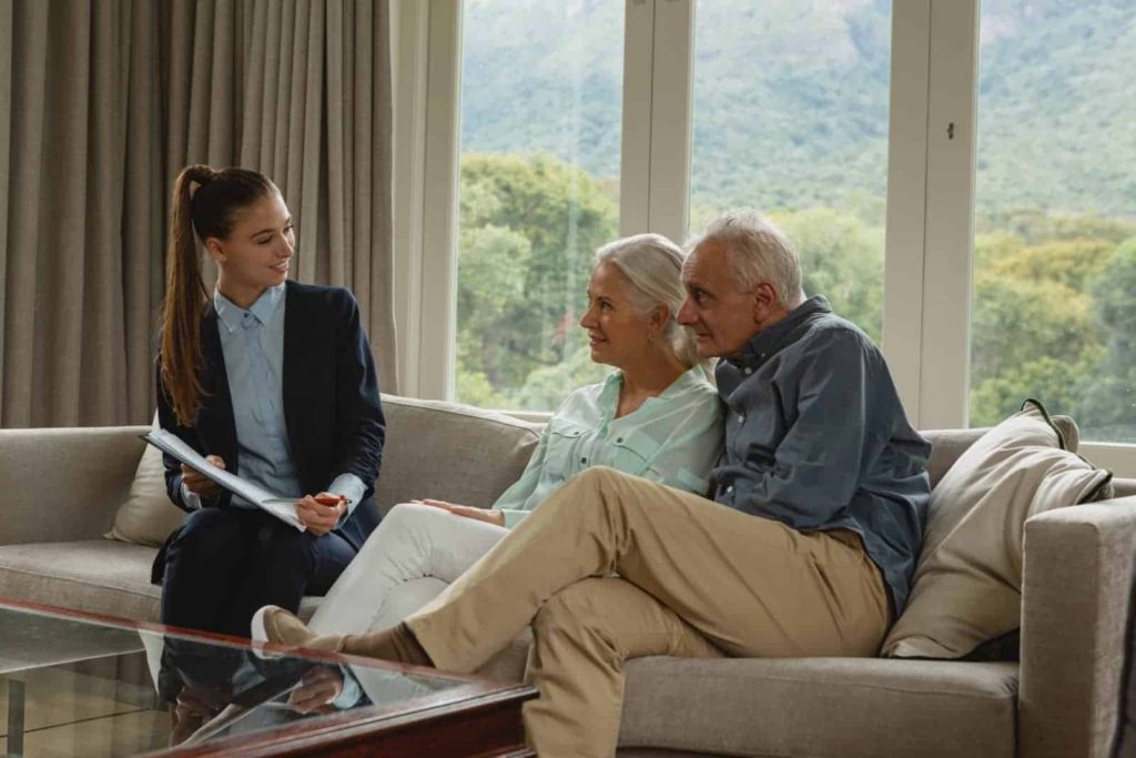 Inventory clerk with couple discussing inventory services